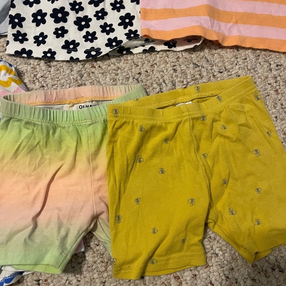 Toddler Clothes Bundle 2T- 14 items - Picture 10 of 11